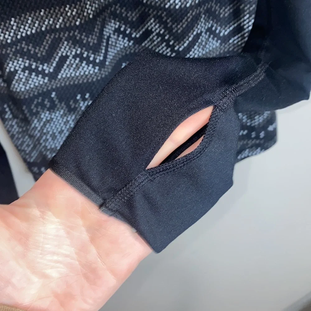 🎱Grey, black and white patterned long sleeved Nike Dri-fit! - Picture 7 of 9